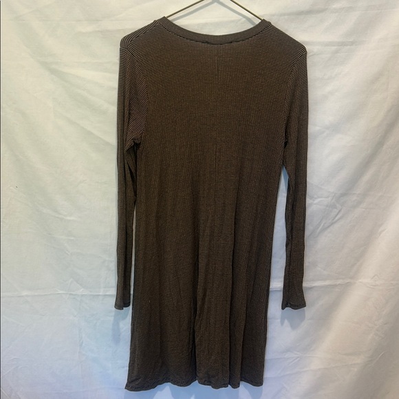 Lush Brown Long Sleeve V-Neck Sweater Dress - Picture 4 of 4